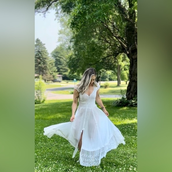 ✨Spell Wild Belle gown XS✨ - Picture 4 of 8